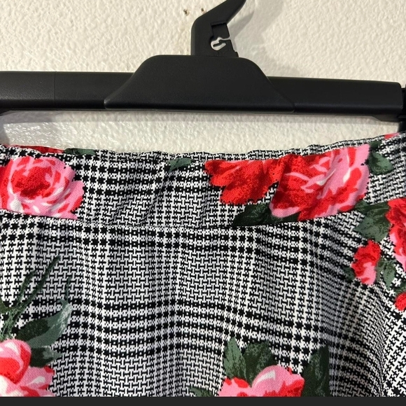 Charlotte Russe Red and Black A-Line Mini Skirt Fit And Flair 80's Flirty Chic - Picture 4 of 7